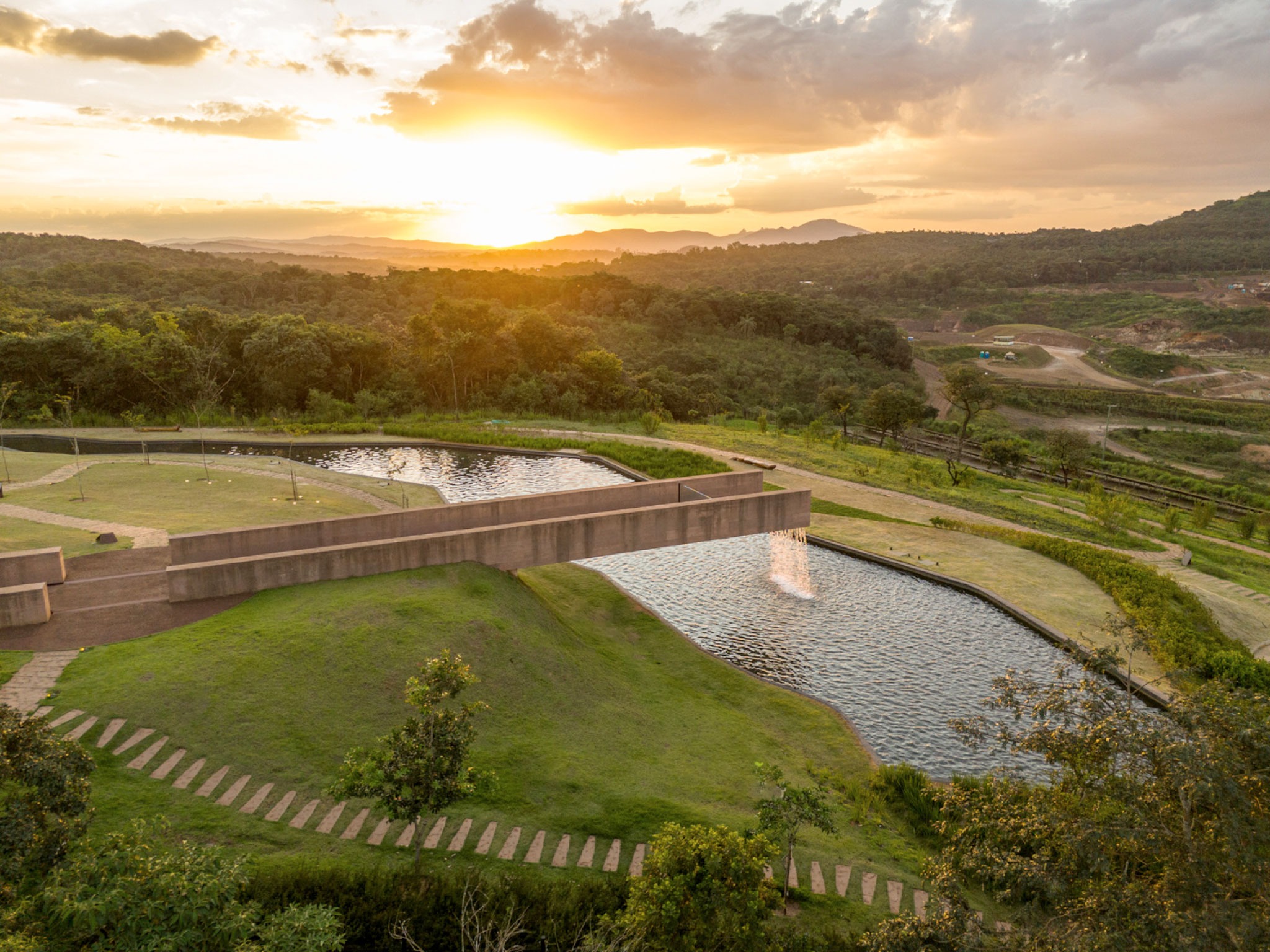 Memorial de Brumadinho por Gustavo Penna Arquitetos Associados. Fotografía por Pedro Mascaro.