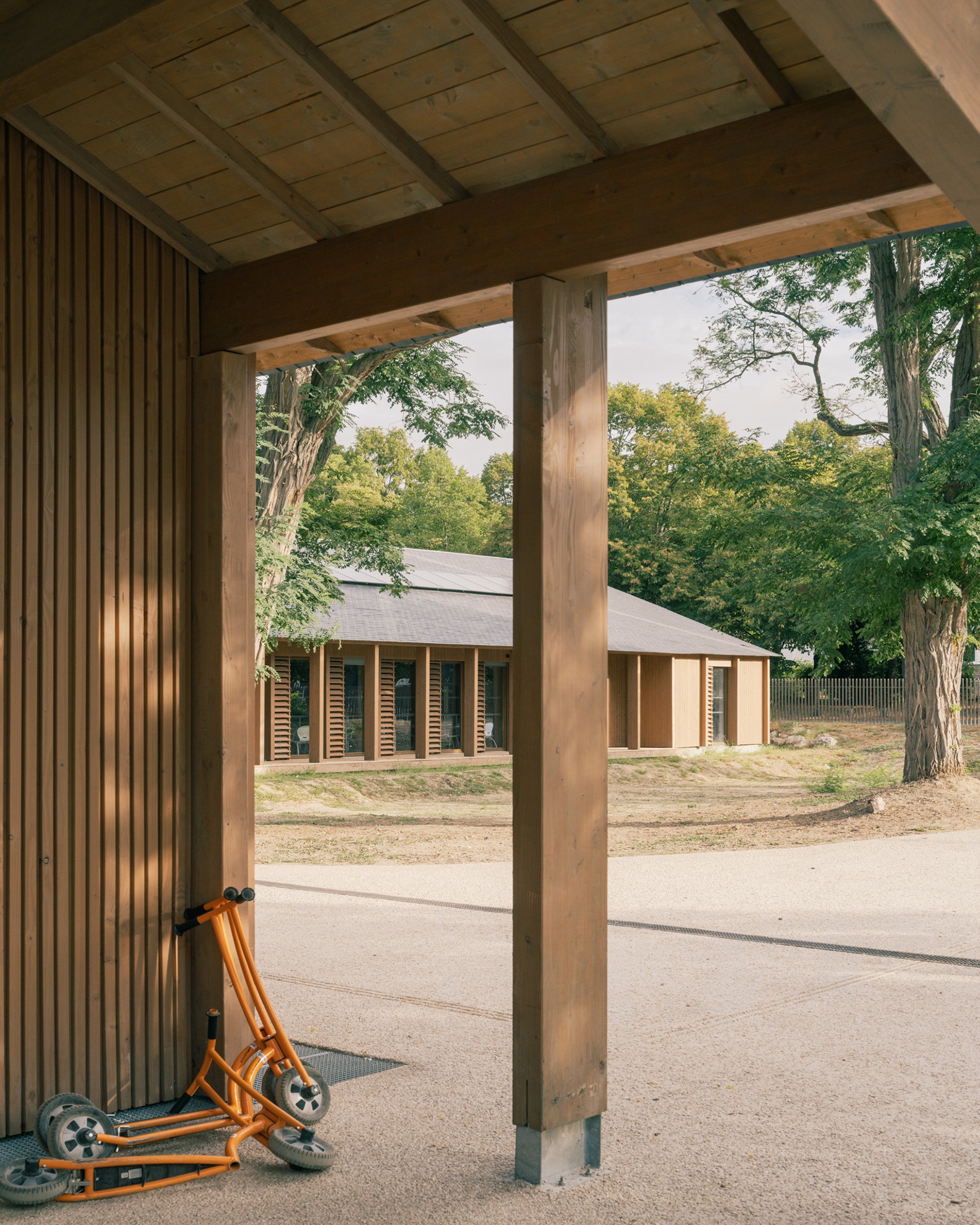 Bois de Cergy Leisure Centre by PLURIEL[LES] ARCHITECTES. Photograph by Charly Broyez.