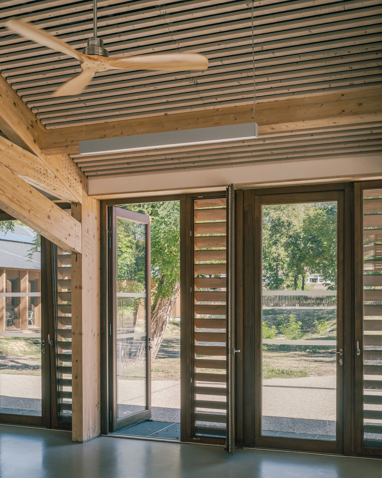 Bois de Cergy Leisure Centre by PLURIEL[LES] ARCHITECTES. Photograph by Charly Broyez.