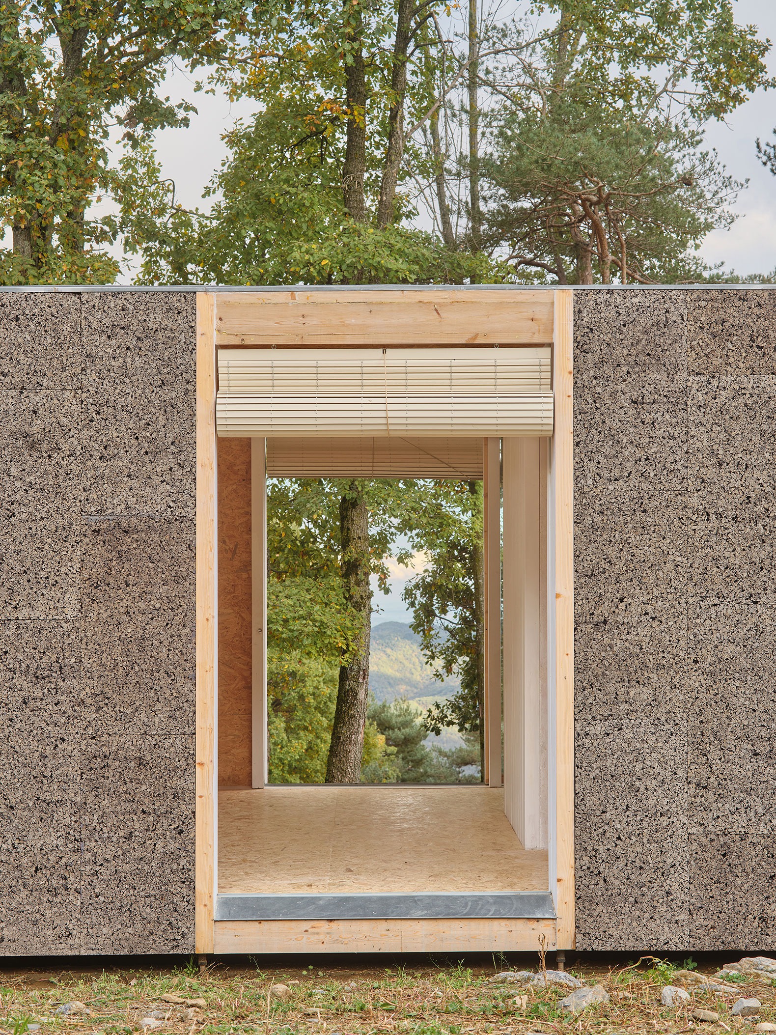 Casa Bosc por Ágora Arquitectura. Fotografía por Adrià Goulà.