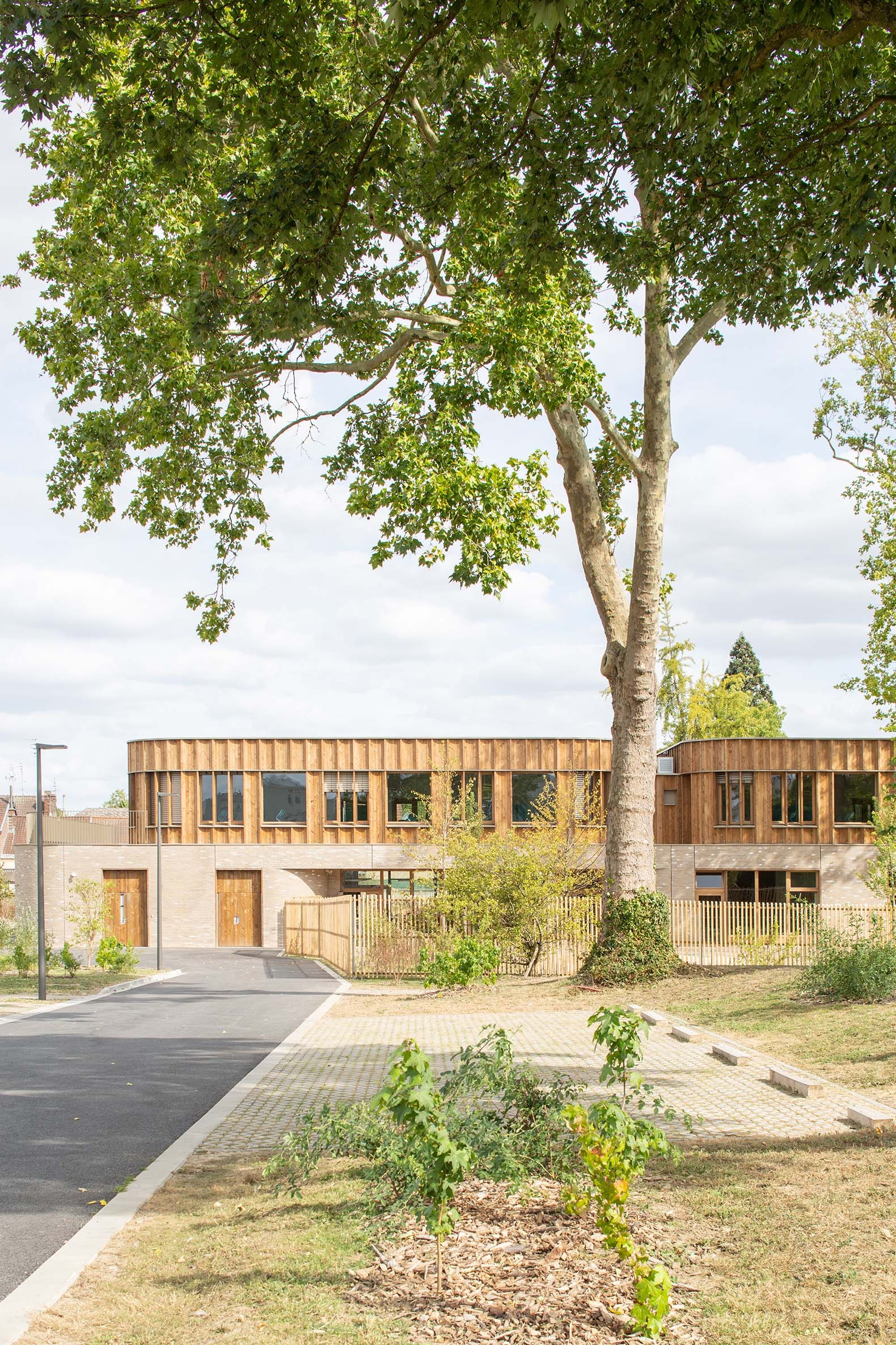 School in Marly by Archi5 + Bureau Face B. Photograph by Louis Duboys Fresney.