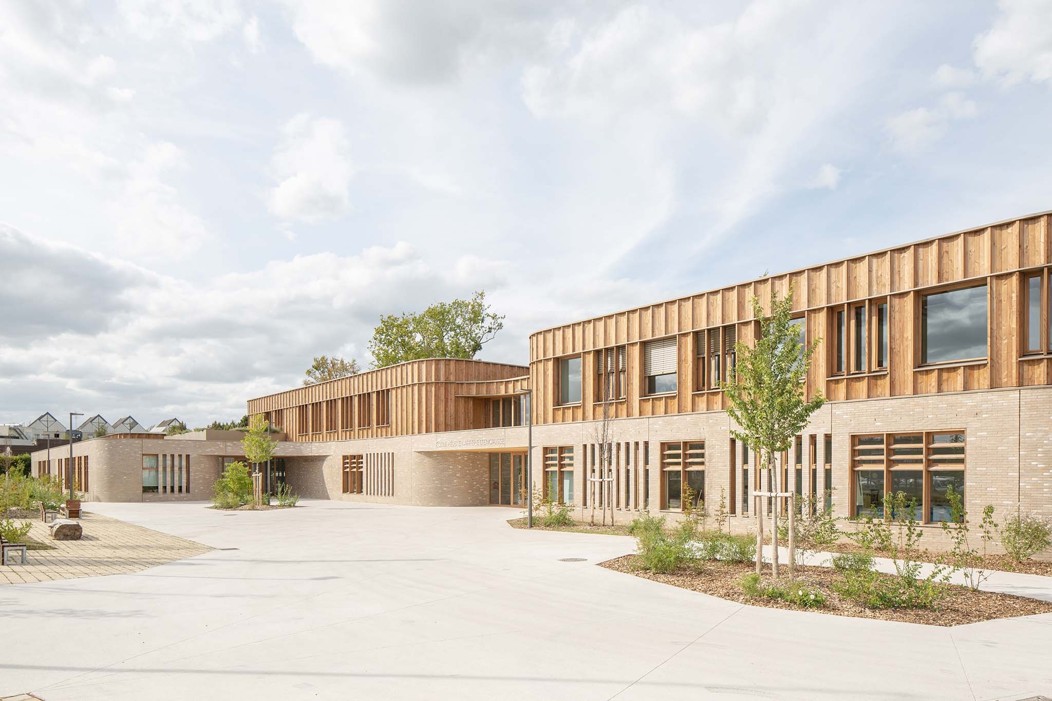 School in Marly by Archi5 + Bureau Face B. Photograph by Louis Duboys Fresney.