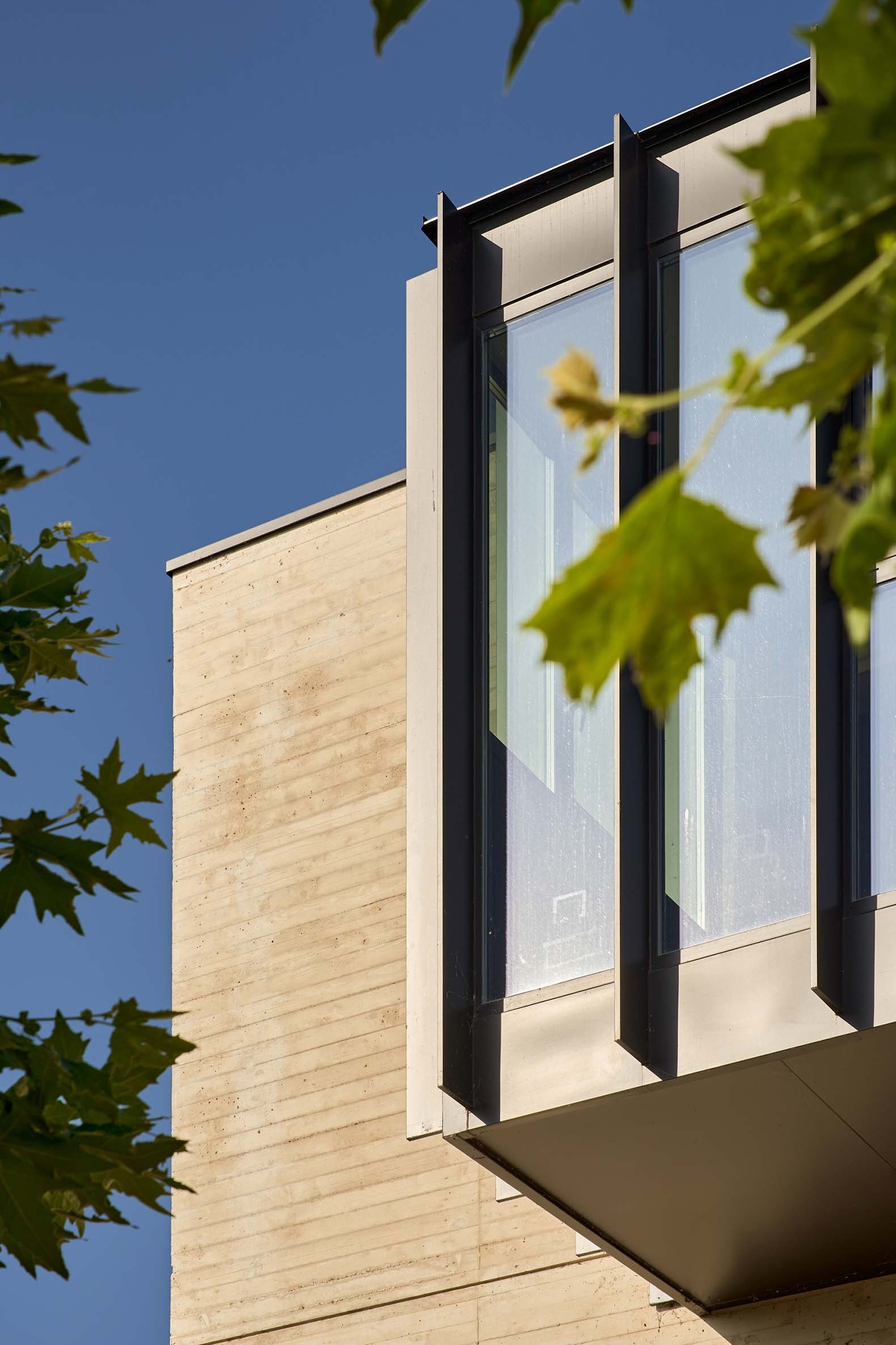 Rehabilitation and Expansion of the "Las Cadenas House" by Escribano Arrieta Studio. Photograph by Javier Bravo.