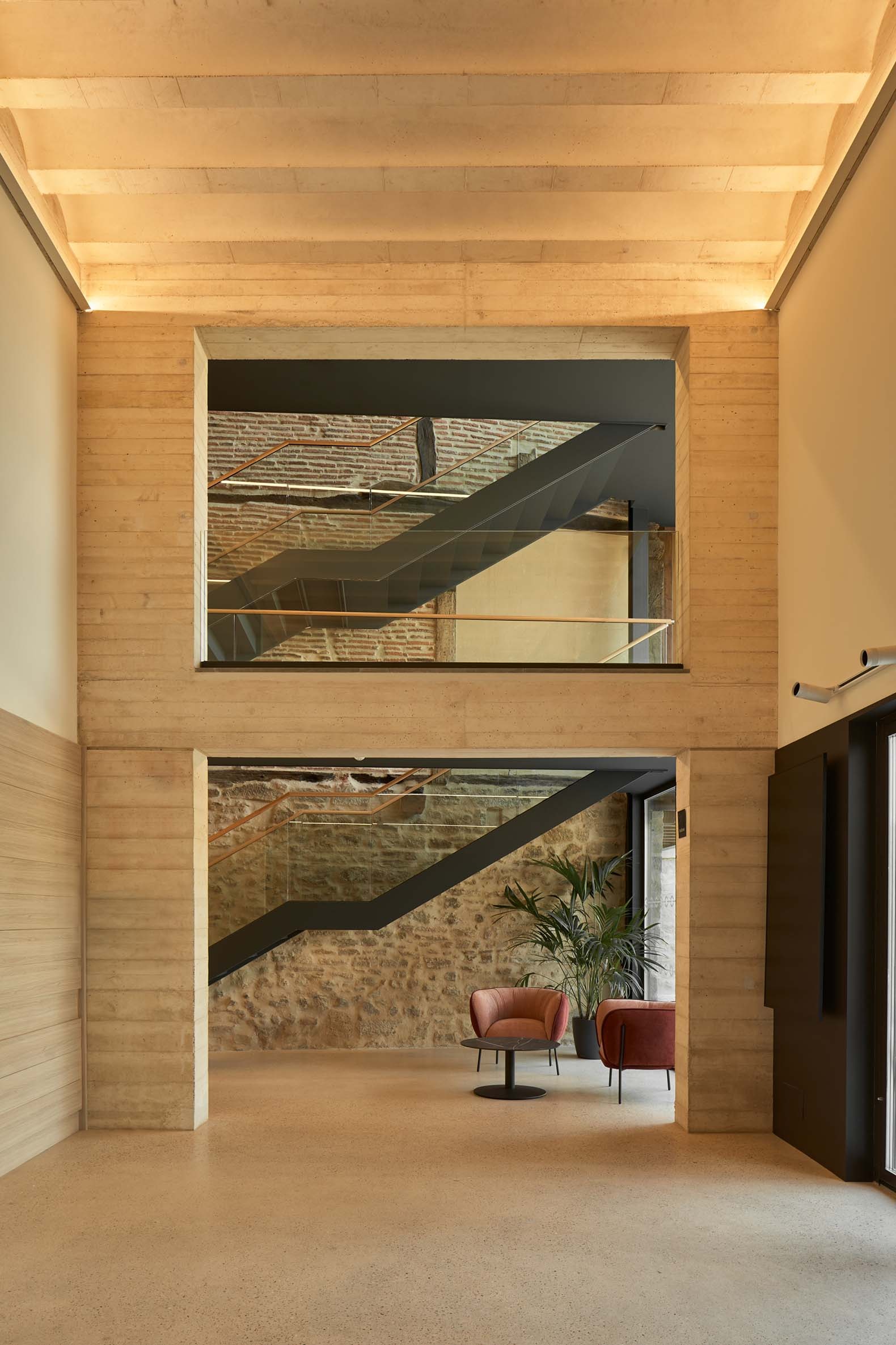 Rehabilitation and Expansion of the "Las Cadenas House" by Escribano Arrieta Studio. Photograph by Javier Bravo.