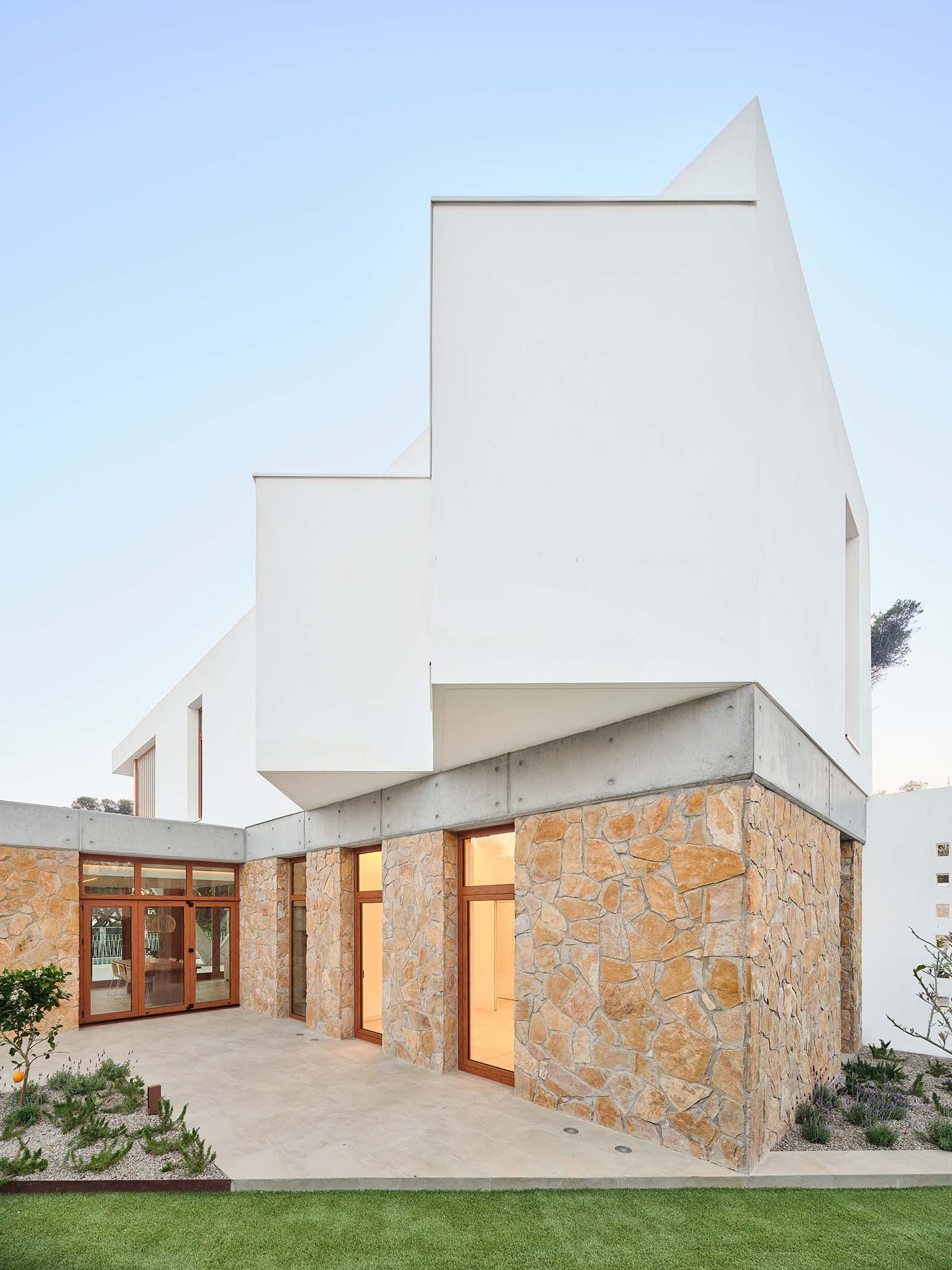 Casa Maridia por Guillem Carrera. Fotografía por Adrià Goula.