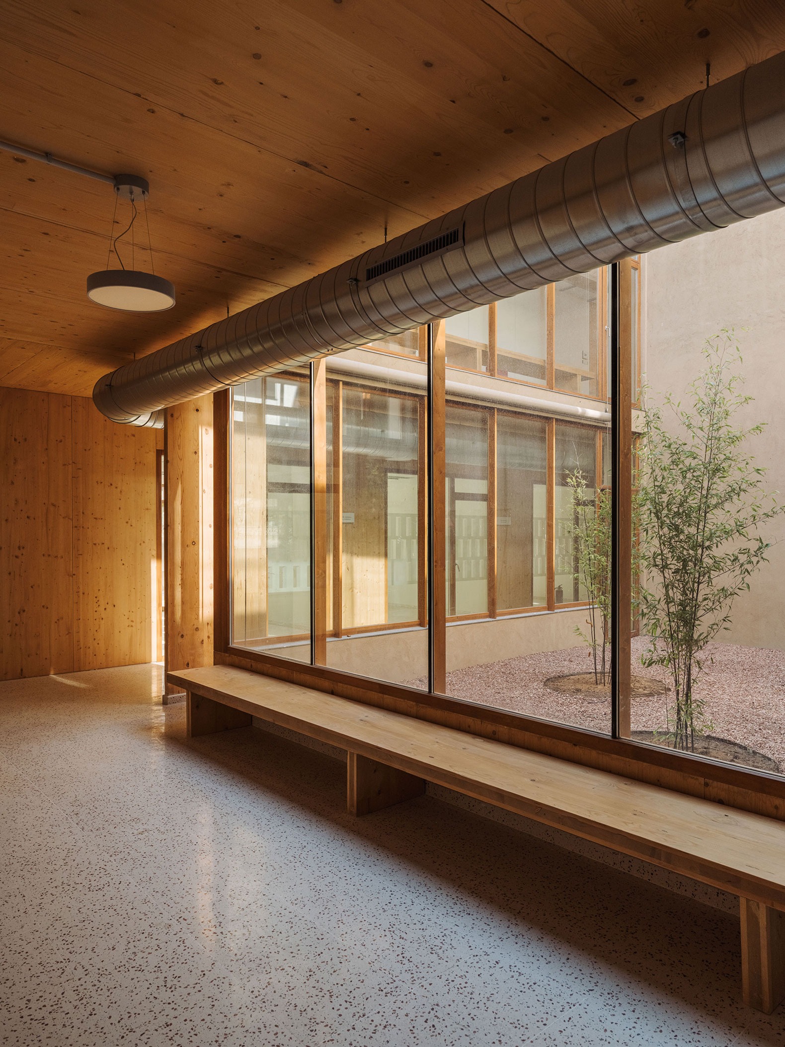 Centro de salud Son Ferriol por Laboqueria Arquitectura + Munarq. Fotografía por Ricard López.