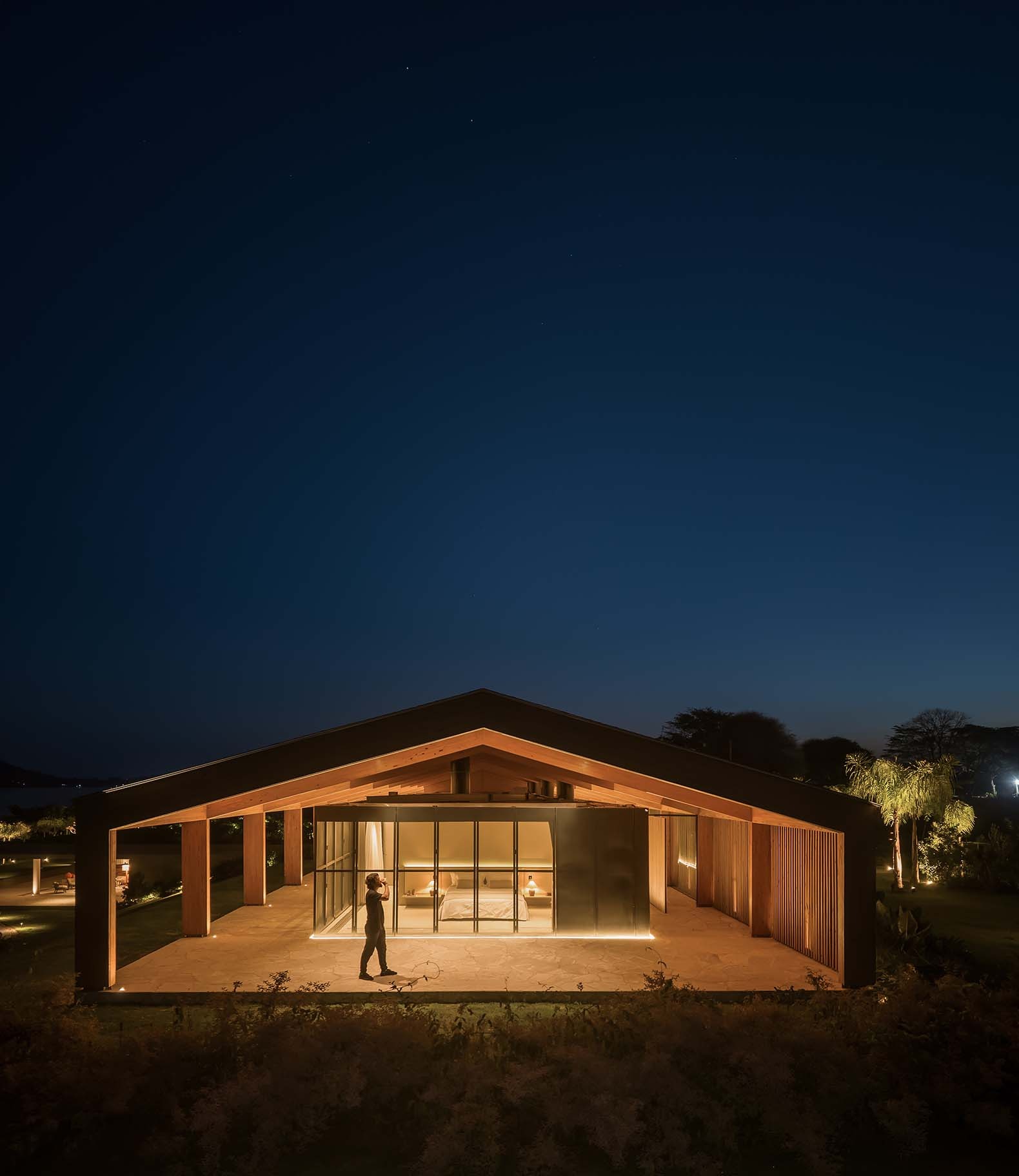 Barn House by mf+arquitetos. Photograph by Fernando Guerra. 