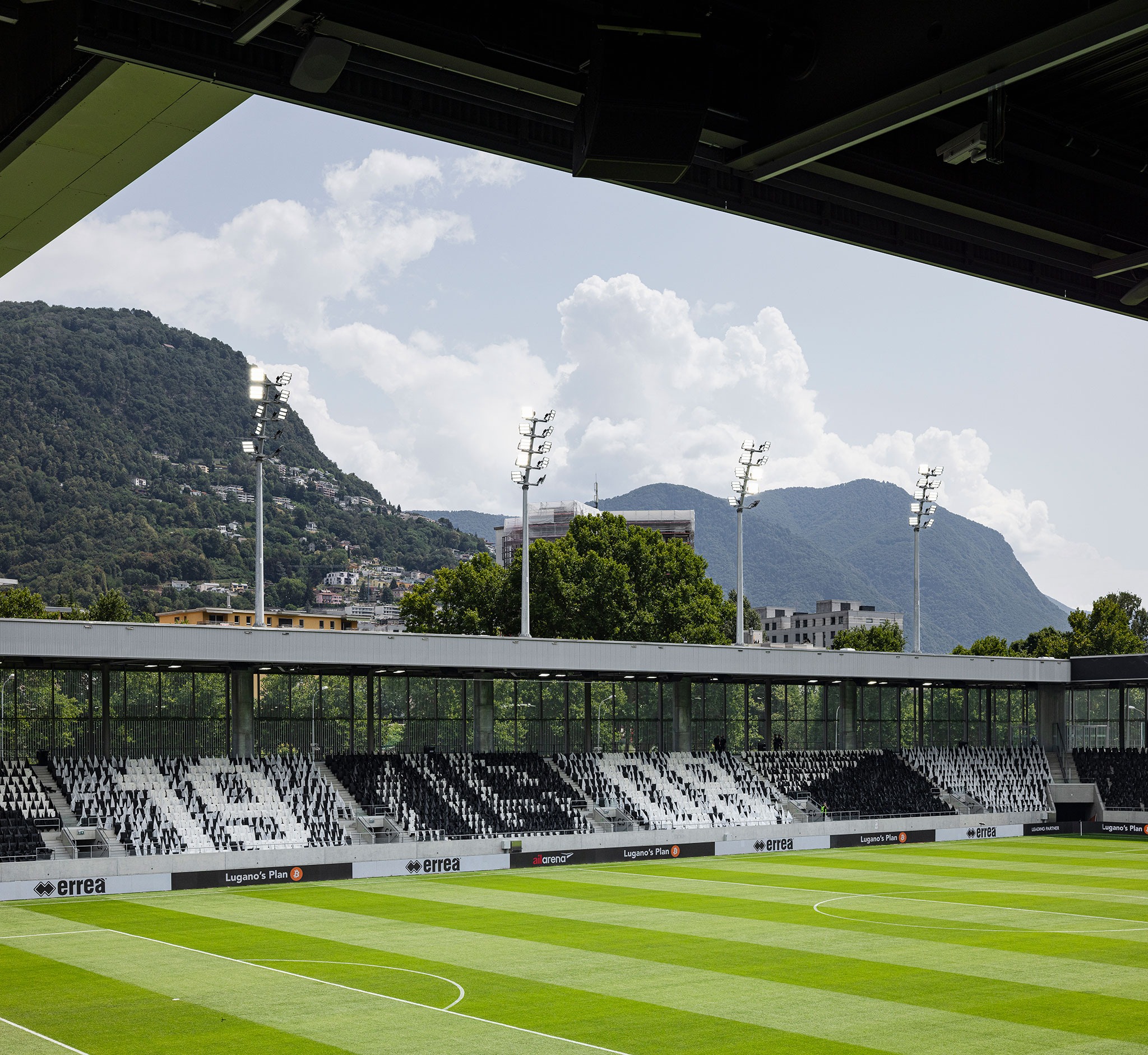 Arena Sportive by Cruz y Ortiz Arquitectos SLP + Giraudi Radczuweit Architetti Sagl. Photograph by Fernando Alda.