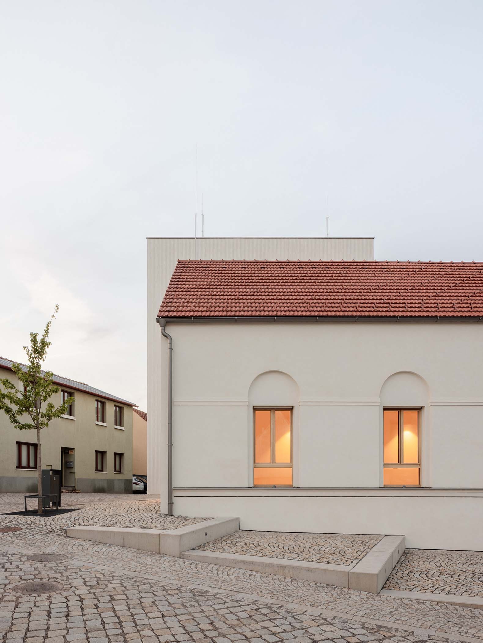 Stará hasička Cultural and Community Centre by Schwerpunkt. Photograph by Matej Hakár.