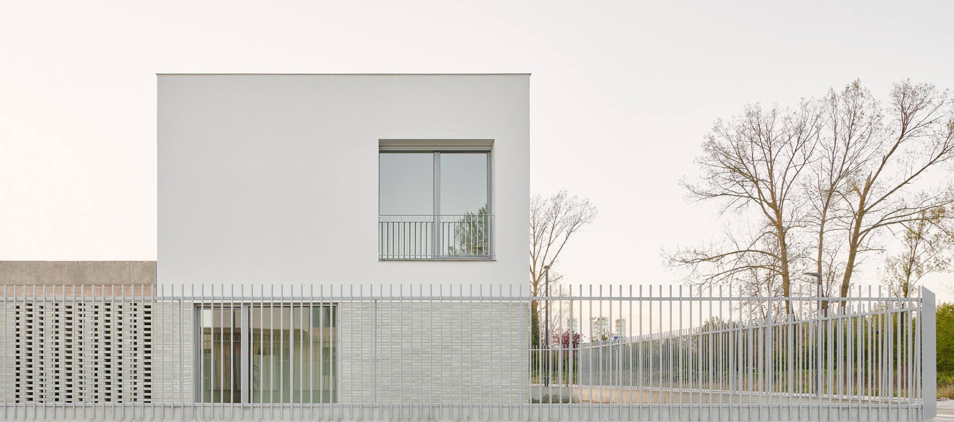 Modulated gaps. House E1 by Jerez Arquitectos | METALOCUS