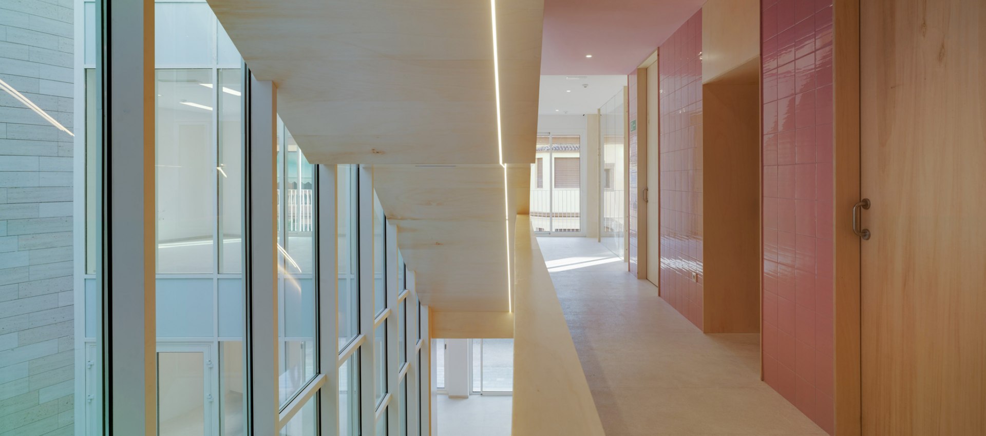 La belleza de un amable interior. Centro cultural de Favara por COR  Arquitectos, Sobre Arquitectura y más