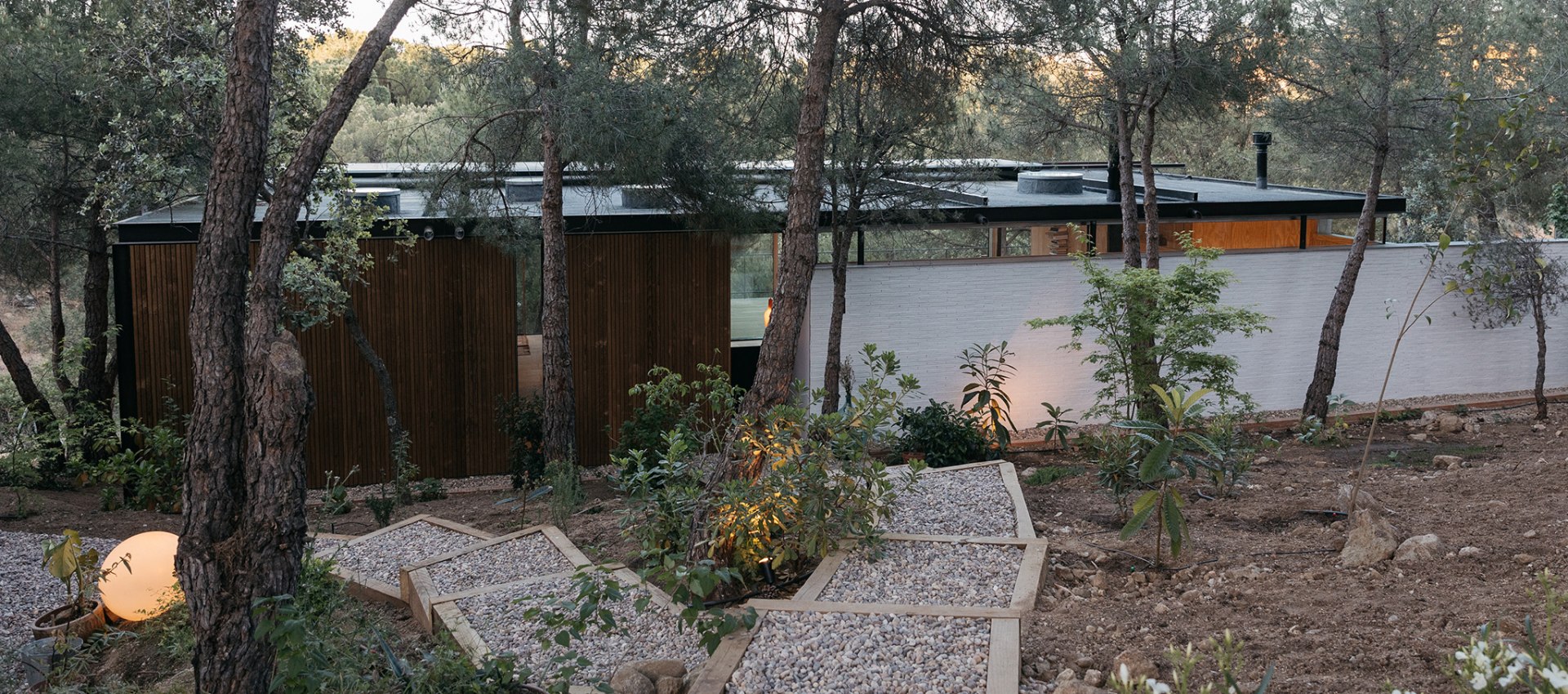 Um refúgio rodeado pela natureza.  Casa Fresnos por delaVegaCanolasso |  Sobre Arquitetura e muito mais