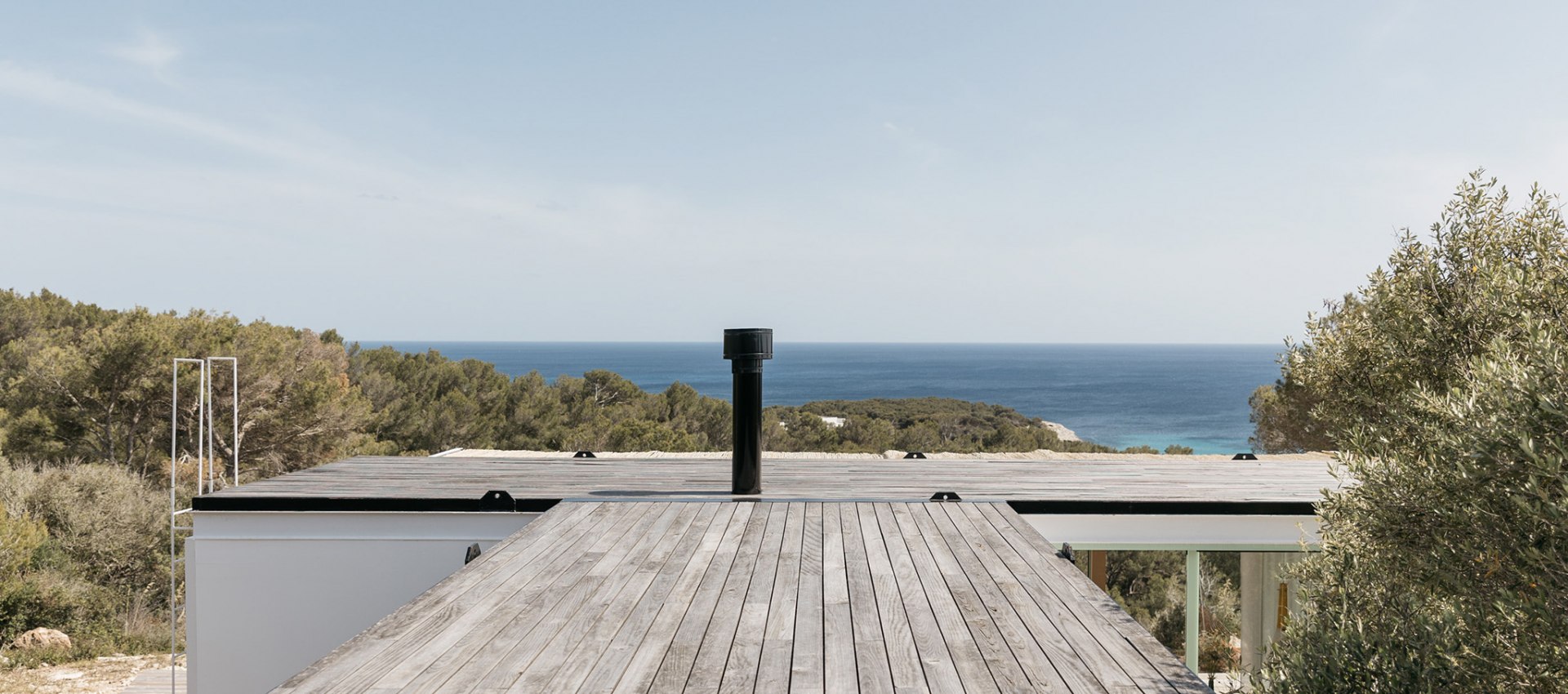 Uma casa pré-fabricada privilegiada.  Casa em Menorca por delaVegaCanolasso |  Sobre Arquitetura e muito mais