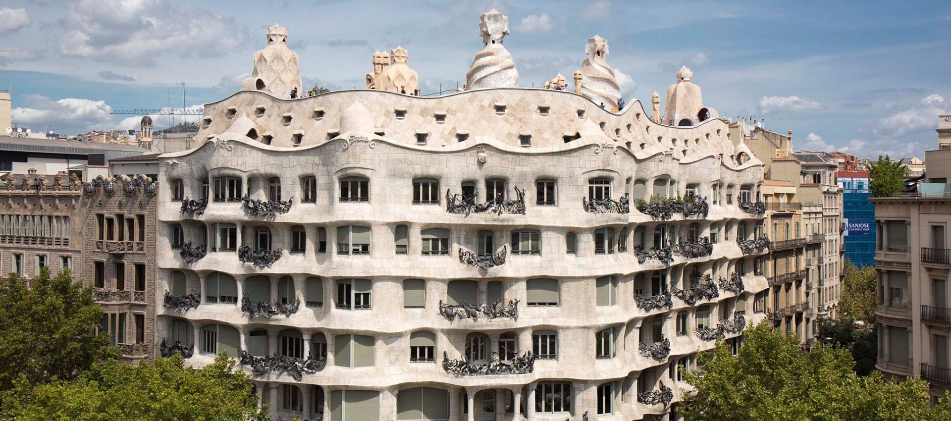 siete y media Plantación Crónica Milá House. La pedrera by Antoni Gaudí, one of the most emblematic  buildings in Barcelona | The Strength of Architecture | From 1998