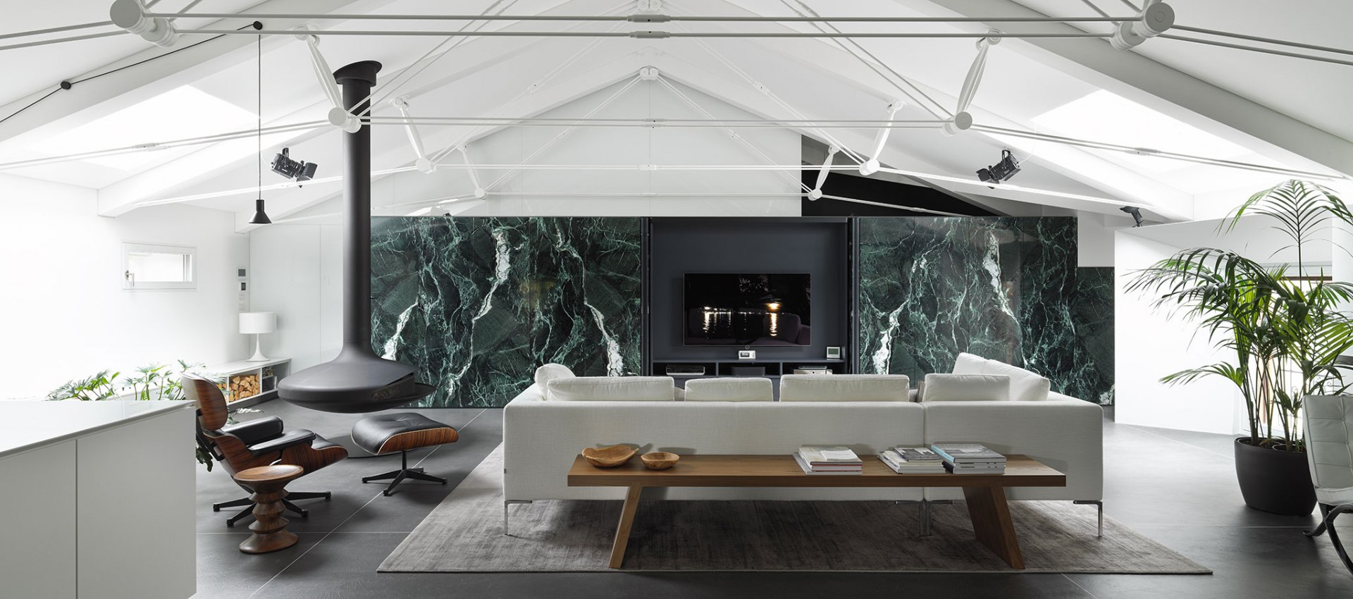 The strength of Verde Alpi marble. DLN Penthouse by GEZA Architettura ...