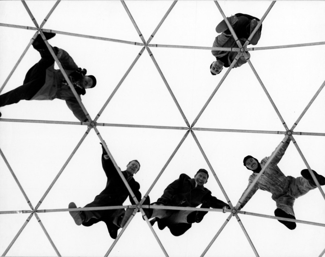 Montréal's Geodesic Dreams: talking on geodesic domes and Jeffrey