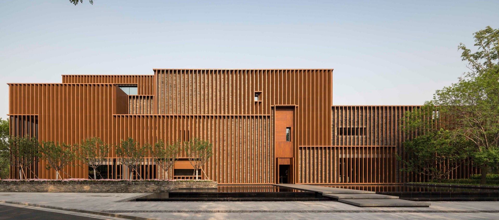 Blur the limits. Junshan Cultural Center by Neri&Hu | METALOCUS