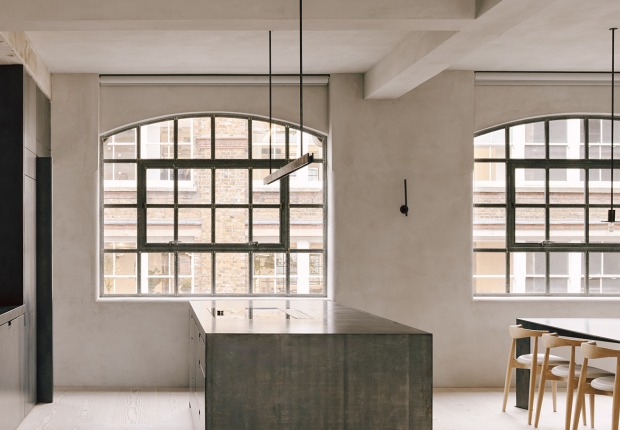 Transformación de un apartamento loft por McLaren.Excell. Fotografía por Michael Sinclair