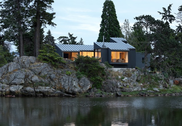  Shoreline House by Splyce. Photograph by Ema Peter