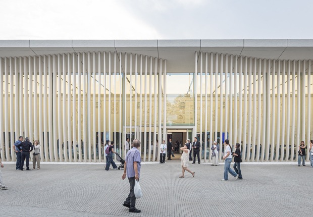 Centro de Cultura Contemporánea Tselinny por Asif Khan. Fotografía por Laurian Ghinitoiu