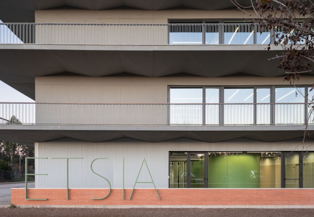 Expansion and renovation of the ETSIA of the Universidad de Sevilla by Estudio Carbajal. Photograph by Fernando Alda 