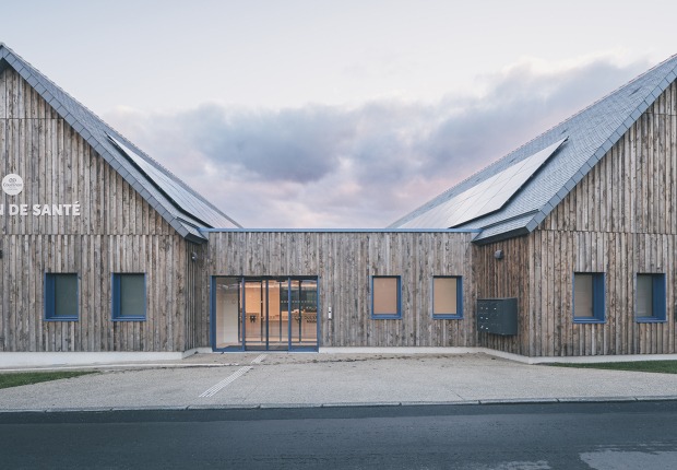 Tremblay Val-Couesnon Health Centre by Celeste. Photograph by Eric Sueur