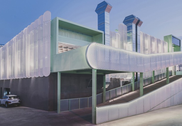 Leganés Auto Center by OOIIO Arquitectura. Photograph by Javier de Paz