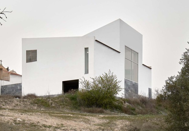 Funeral parlour "El Higueral" by Palera arquitectos. Photograph by Adam García