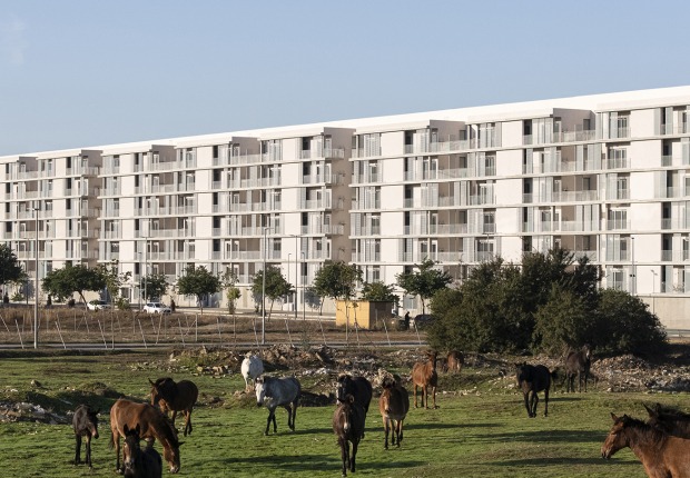 125 viviendas de protección oficial por Daroca Arquitectos + Práctica Arquitectura. Fotografía por Fernando Alda 