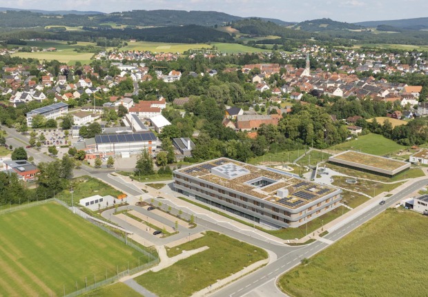 "Staatliche Realschule Kemnath" by ALN + Gutiérrez-delaFuente. Photograph by Roland Halbe