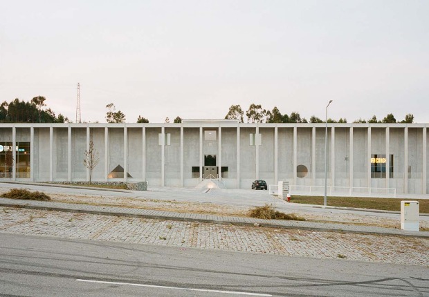 Edificio Sede Corcet por Nuno Melo Sousa. Fotografía por Federico Farinatti   
