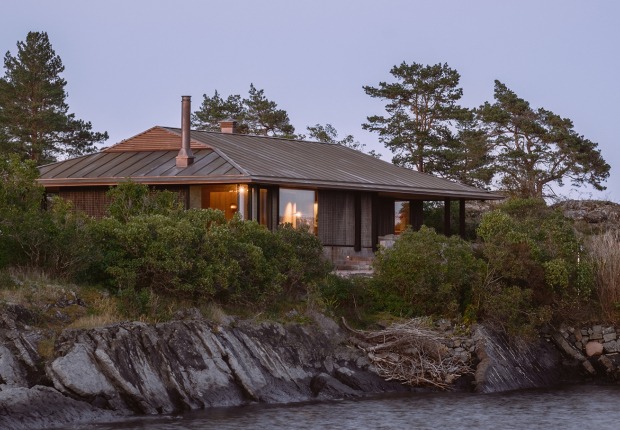 Cabaña Ostøya por R21 Arkitekter. Fotografía por Ruben Ratkusic