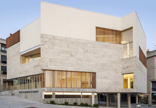 Biblioteca Municipal de Nigrán por Gándara Pons Arquitectos. Fotografía por Héctor Santos-Díez