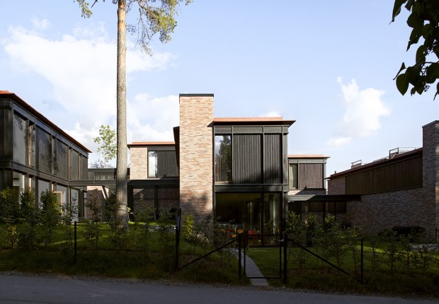 Casas Patio en Ullerntoppen por R21 Architects. Fotografía por Mariela Apollonio
