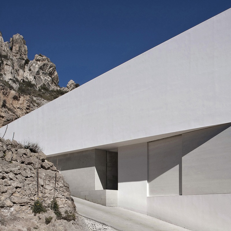House on a castle’s hillside by Fran Silvestre Arquitectos. Photograph by Fernando Alda