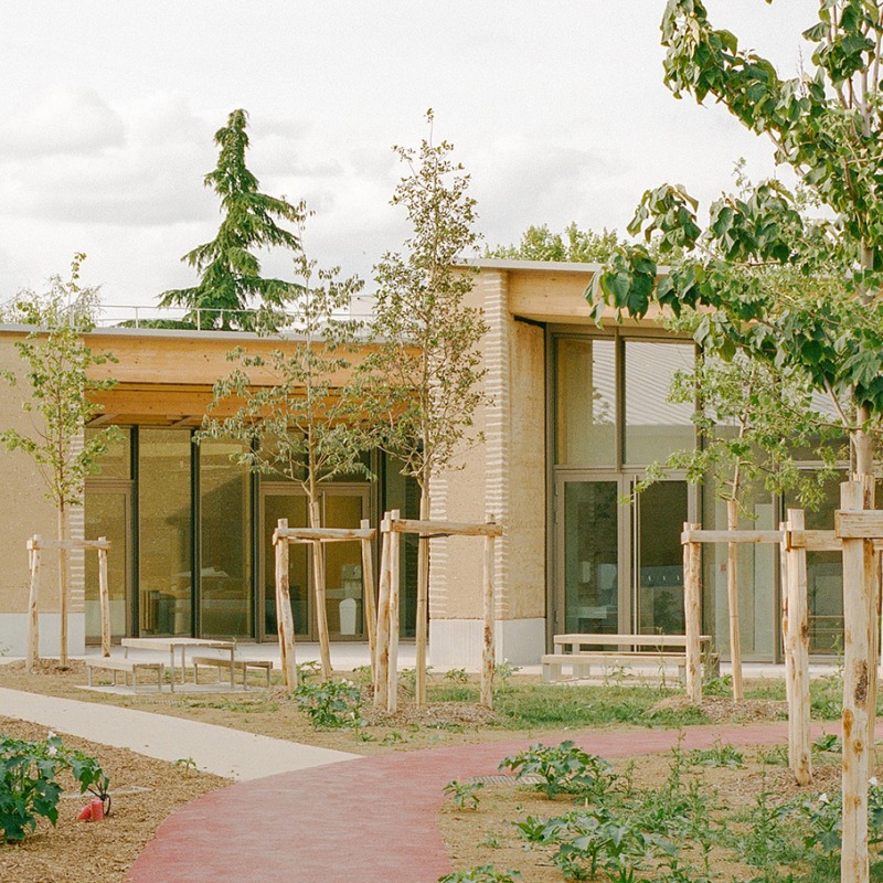 Centro Infantil y Deportivo Parc des Loges por Hemaa Architectes. Fotografía por Charles Bouchaid