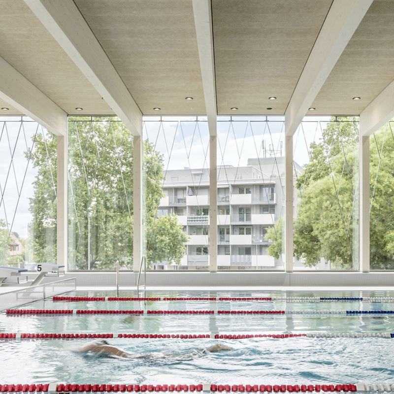 Piscina pública Großfeldsiedlung por Illiz Architektur. Fotografía por Hertha Hurnaus