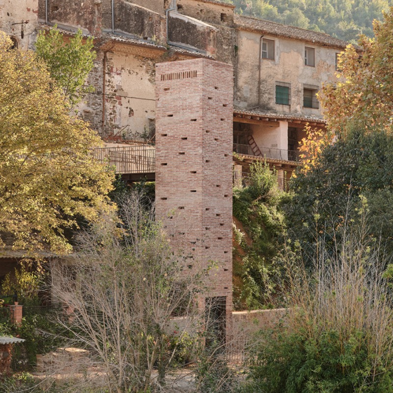 «Font del Rector» por Carles Enrich Studio. Fotografía por Adrià Goula 