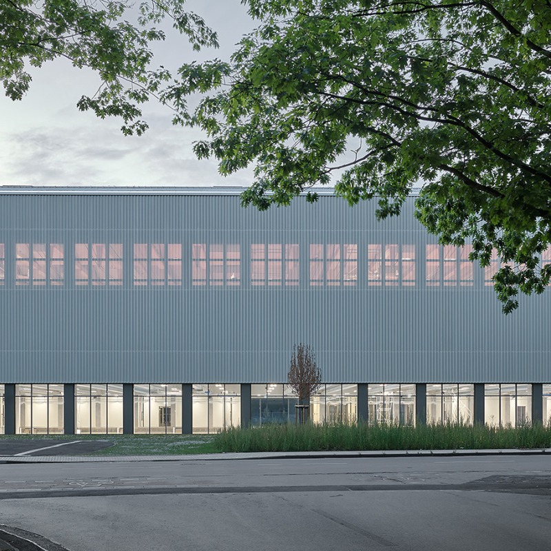 Pabellón deportivo de Monheim con ocho pistas por asp Architekten. Fotografía por Zooey Braun