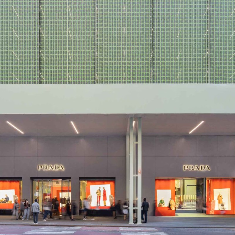 Fachada de Prada en la 5ª Avenida por 2x4 Design. Fotografía por Bridgit Beyer, cortesía de Prada