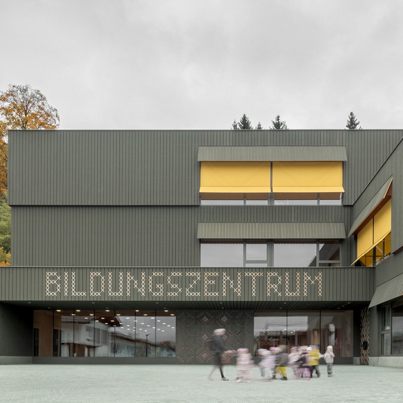 Centro Educativo Kössen por Pedevilla architects. Fotografía por Gustav Willeit