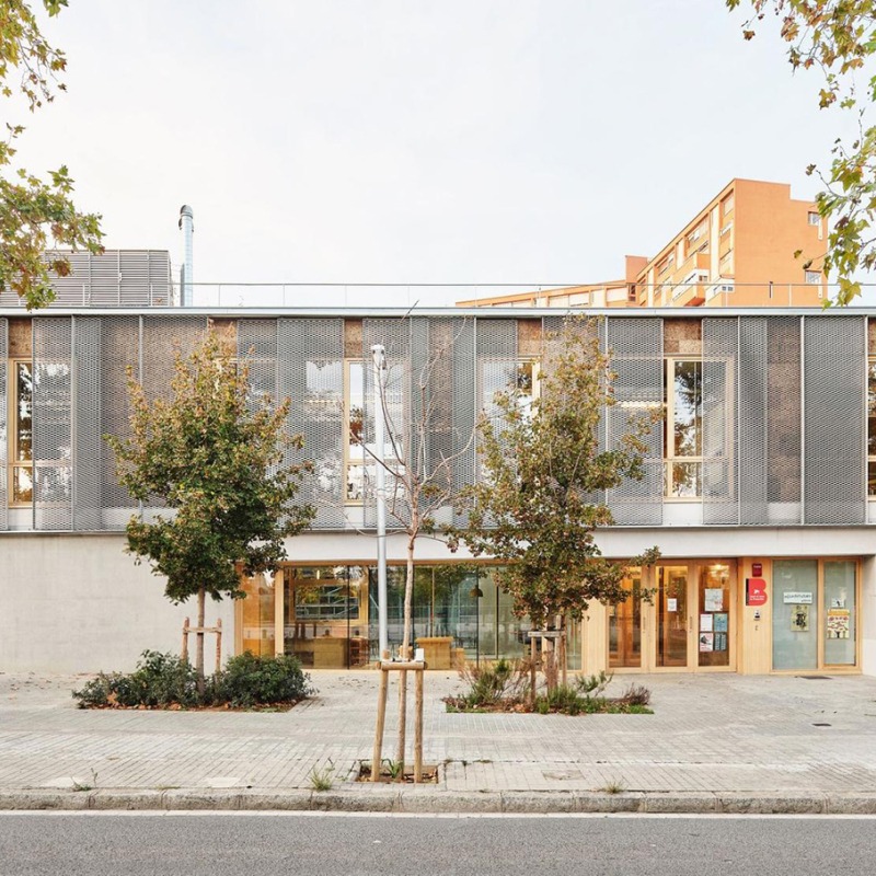 Centro Juvenil Prosperitat por MIBA Architects. Fotografía por Adrià Goula