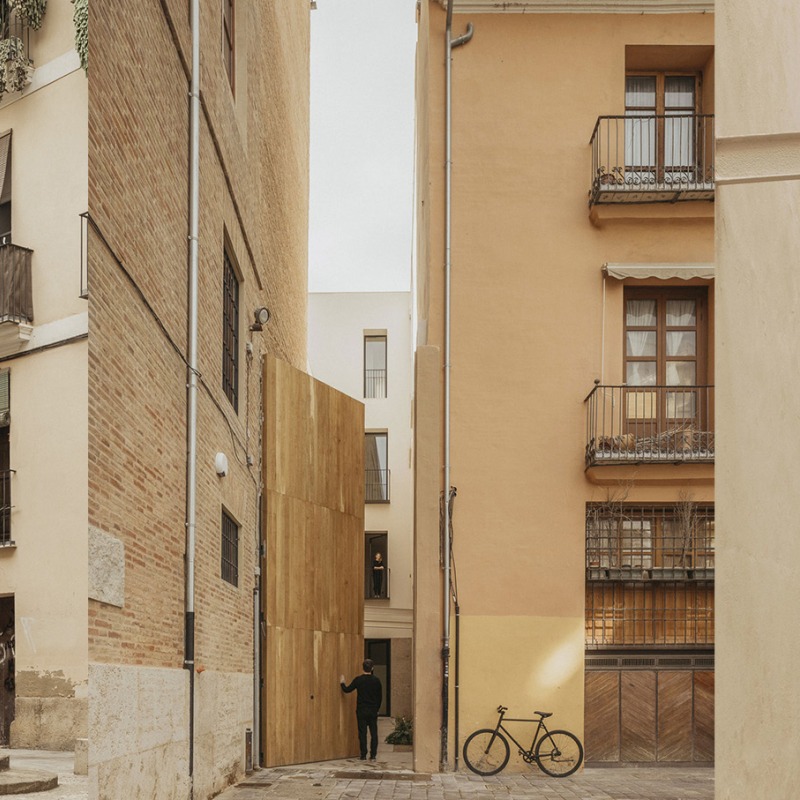 Edificio Viciana por José Fernández-Llebrez. Fotografía por Alejandro Gómez Vives