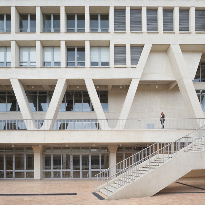 Fundación Universitaria Compensar por Bermúdez Arquitectos. Fotografía por Javier Agustín Rojas