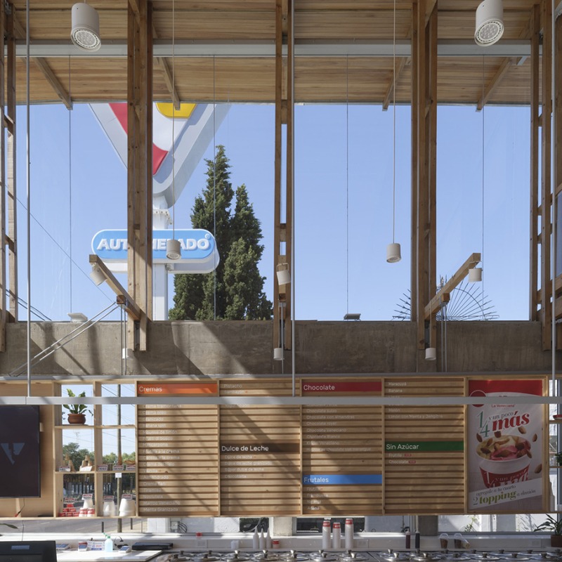 "Autohelado LV Escalada" by DRM Arquitectura. Photograph by Javier Agustín Rojas
