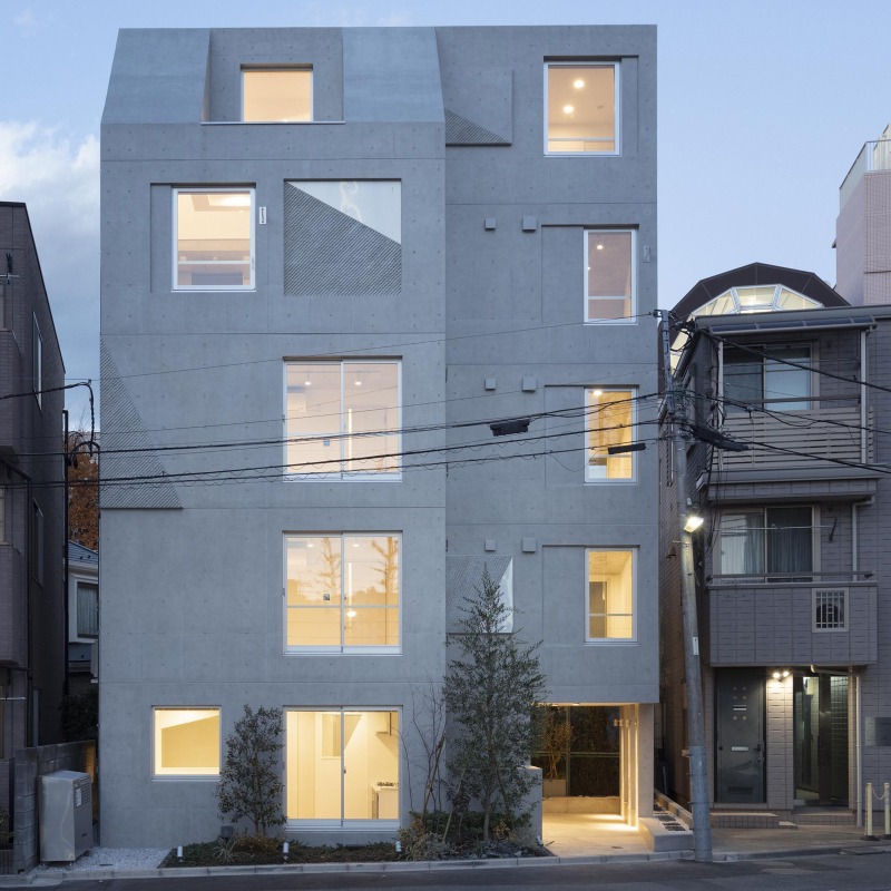 Shin-Nakano Trapezoidal por Ryuichi Sasaki Architecture. Fotografía de Takumi Ota Photography