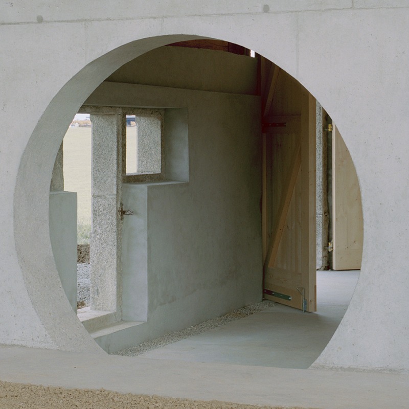 La Granja Invertida por Bard Yersin Architectes. Fotografía por Willem Pab