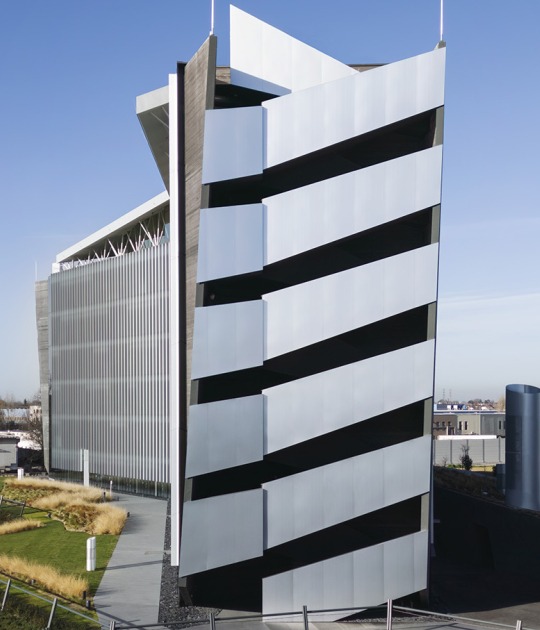 Edificio Sidera por tissellistudio architetti. Fotografía por Marcin Dworzynski