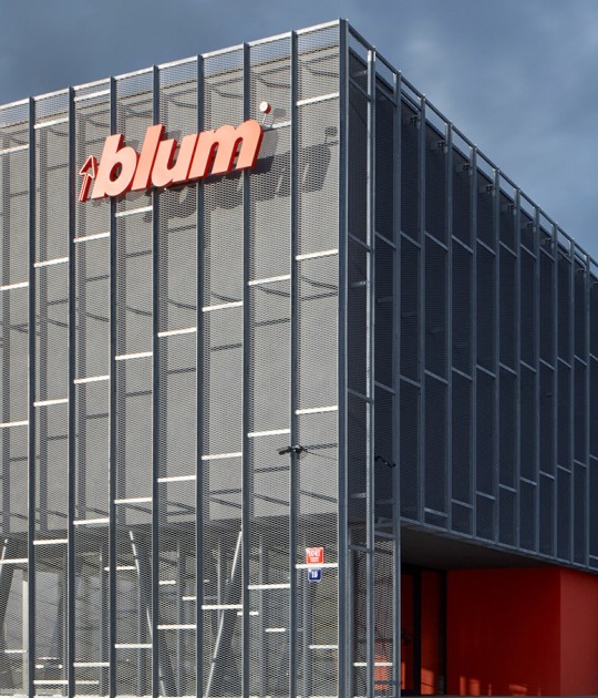 Sede BLUM por QARTA Architektura. Fotografía por BoysPlayNice
