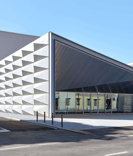 Teatro Borsoni por Botticini+Facchinelli ARW. Fotografía por Federico Covre